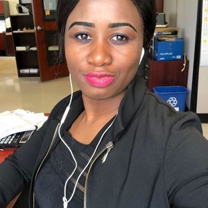 Meet your Posher, Laure